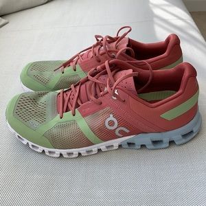 On Cloud gently used Sneakers in women’s sz 7.5 w color guava / dusty rose